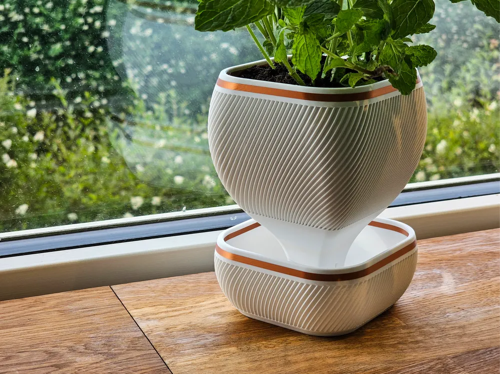 Self-watering planter - Modern and Functional - Premium Quality