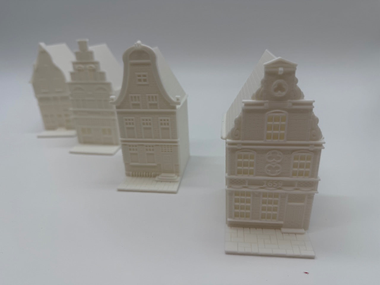 Canal House Lanterns – Atmospheric Dutch Miniatures - Premium Quality