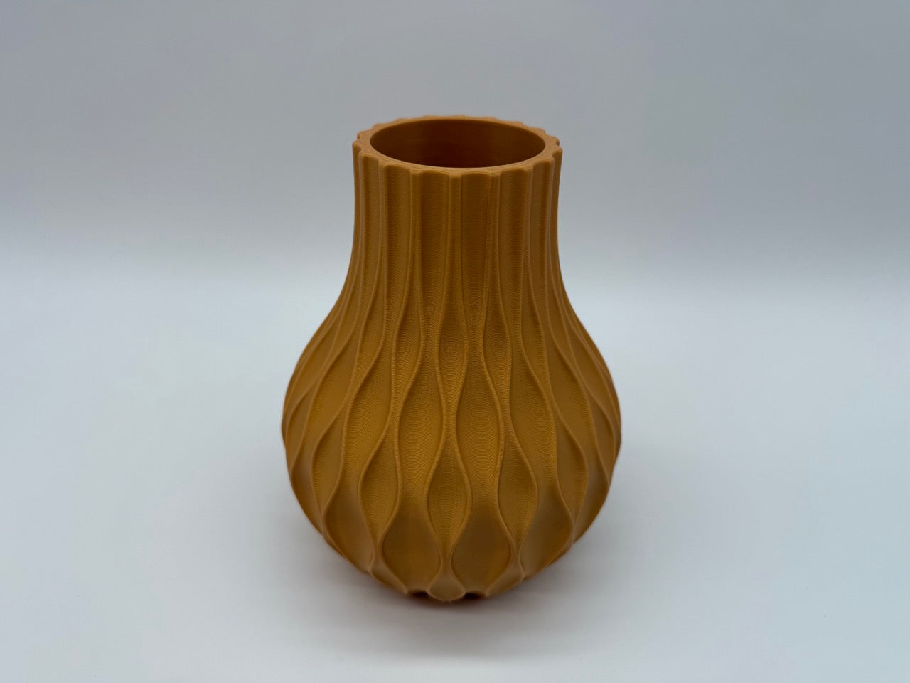 Stylish 3D printed vase with modern twisted design - Premium Quality