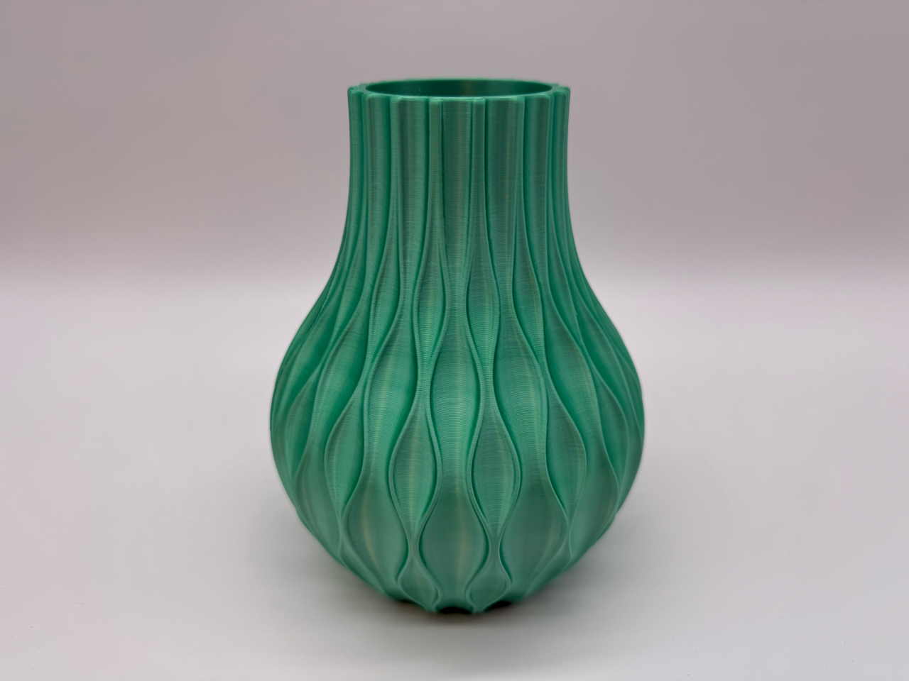Stylish 3D printed vase with modern twisted design - Premium Quality