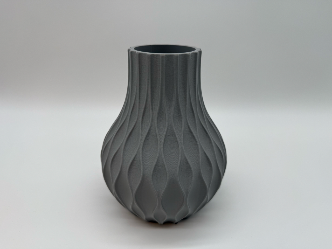 Stylish 3D printed vase with modern twisted design - Premium Quality