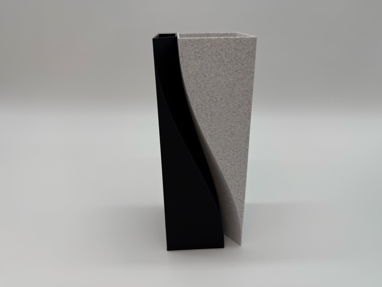 Modern Design Flower Pot – Black and Gray Geometric Plastic – Minimalist Interior Decoration