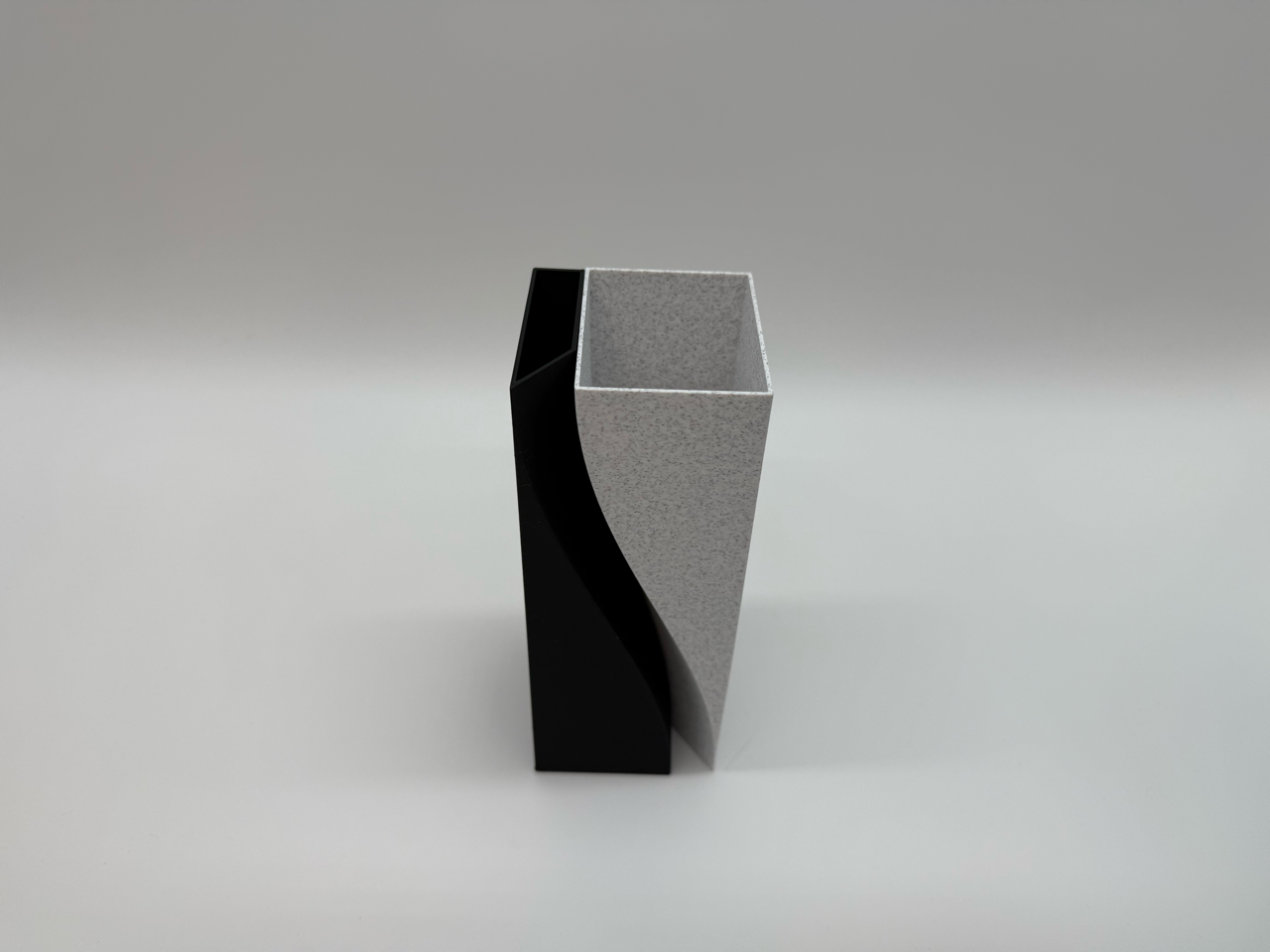 Modern Design Flower Pot – Black and Gray Geometric Plastic – Minimalist Interior Decoration