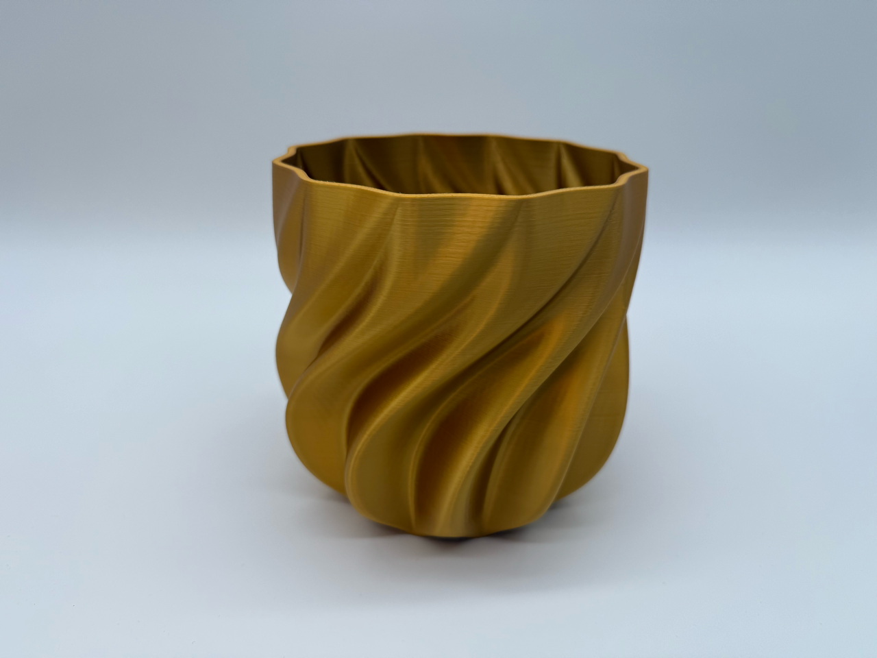 Twisted Design Vase – Flower Pot – Modern Wavy Art Object