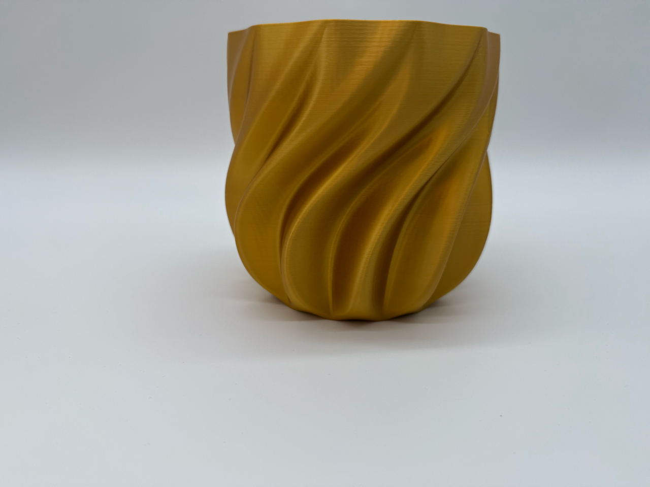 Twisted Design Vase – Flower Pot – Modern Wavy Art Object