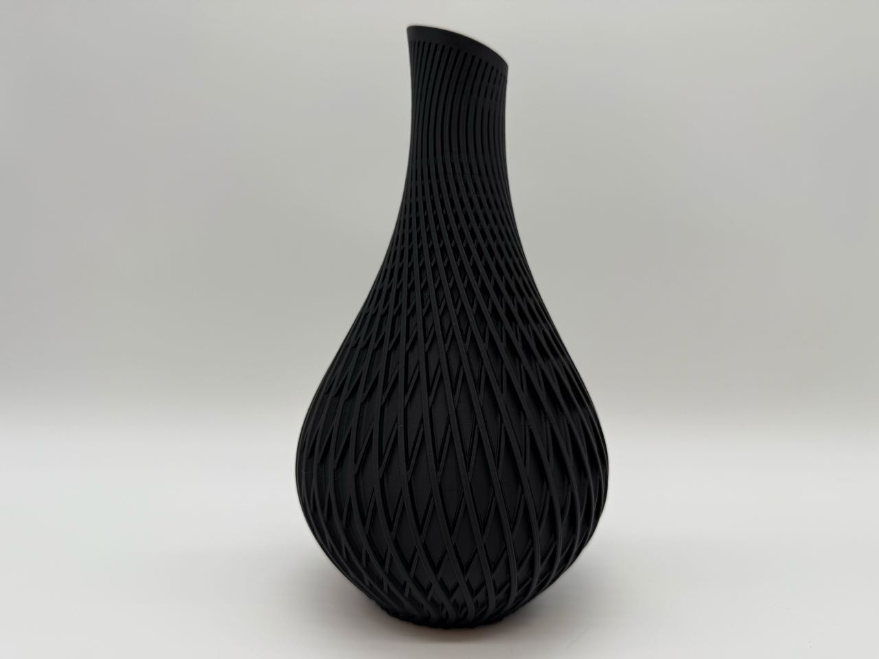 Modern Black Vase with Geometric Design – Unique Interior Accent