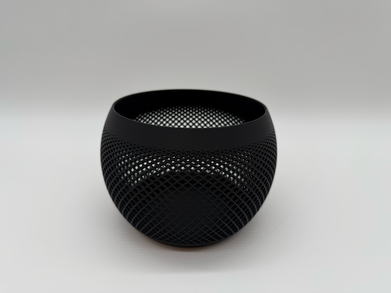 Design Bowl with Open Grid Structure – Modern and Decorative