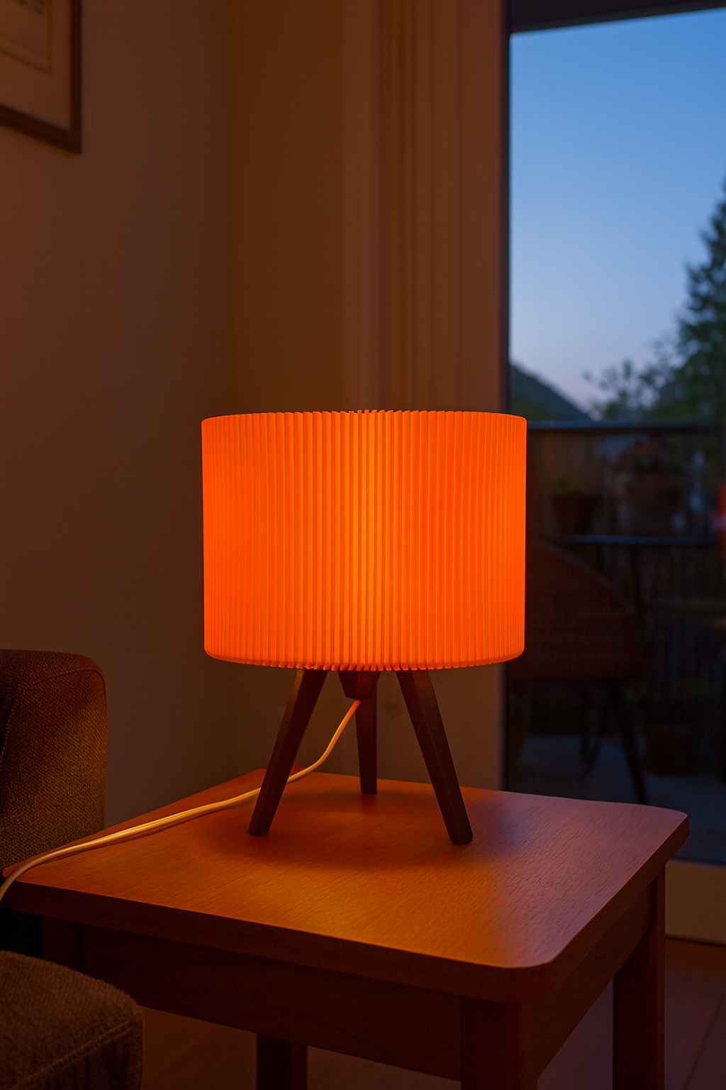 Modern Table Lamp 'Rible' with Pink Ribbed Shade and Black Base – Unique Mood Lighting